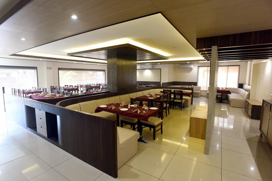 Hotel Sach Regency Ананд Экстерьер фото