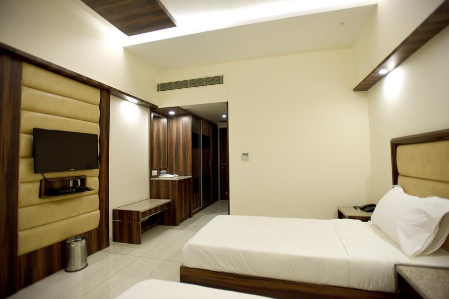 Hotel Sach Regency Ананд Экстерьер фото