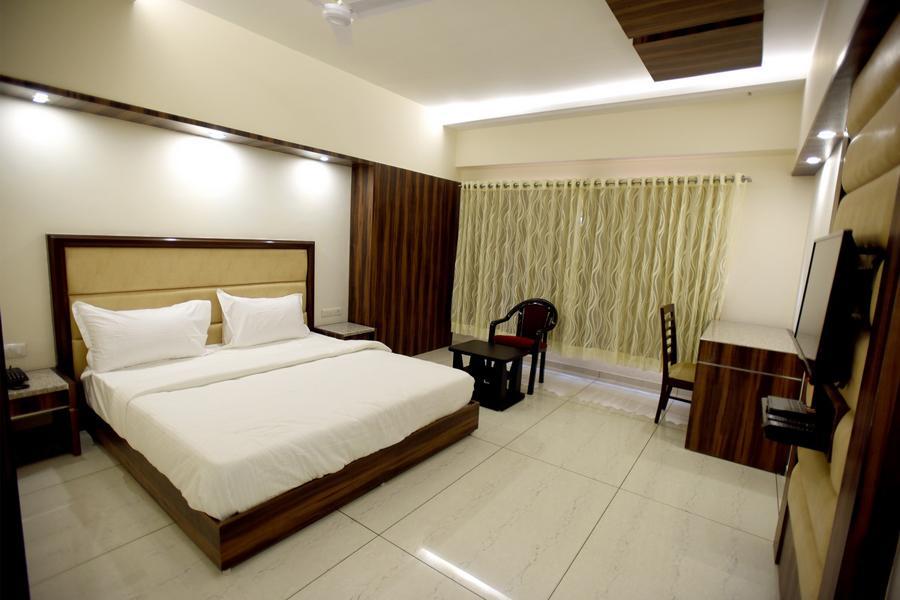 Hotel Sach Regency Ананд Экстерьер фото